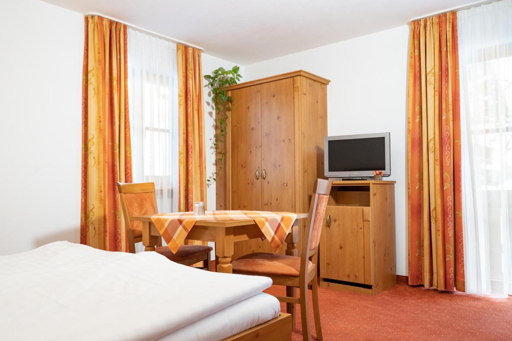 Gaeste- Und Apartmenthaus Wiesholler Химинг Экстерьер фото