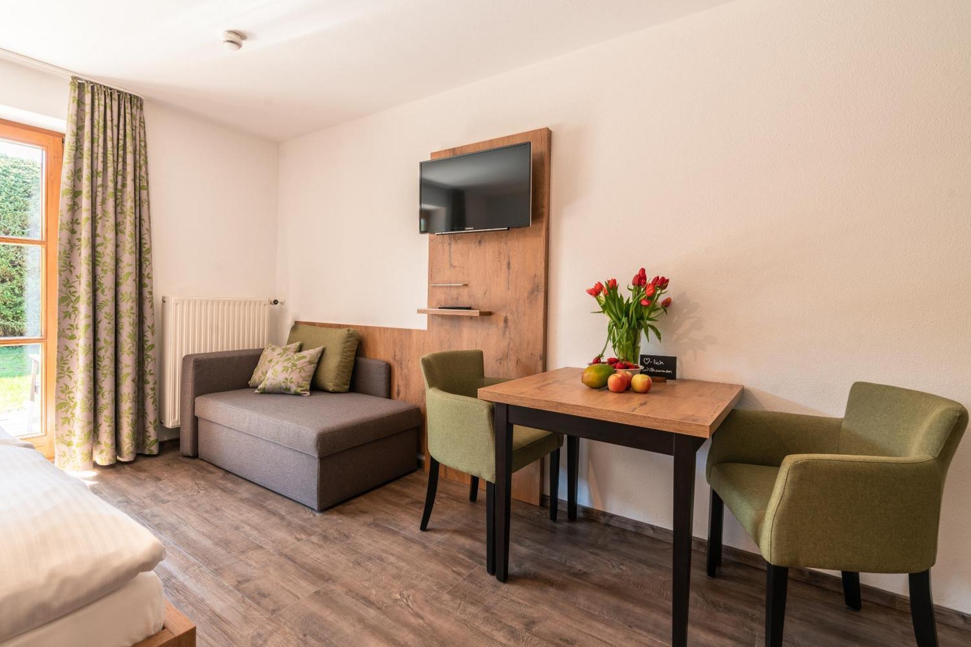 Gaeste- Und Apartmenthaus Wiesholler Химинг Экстерьер фото