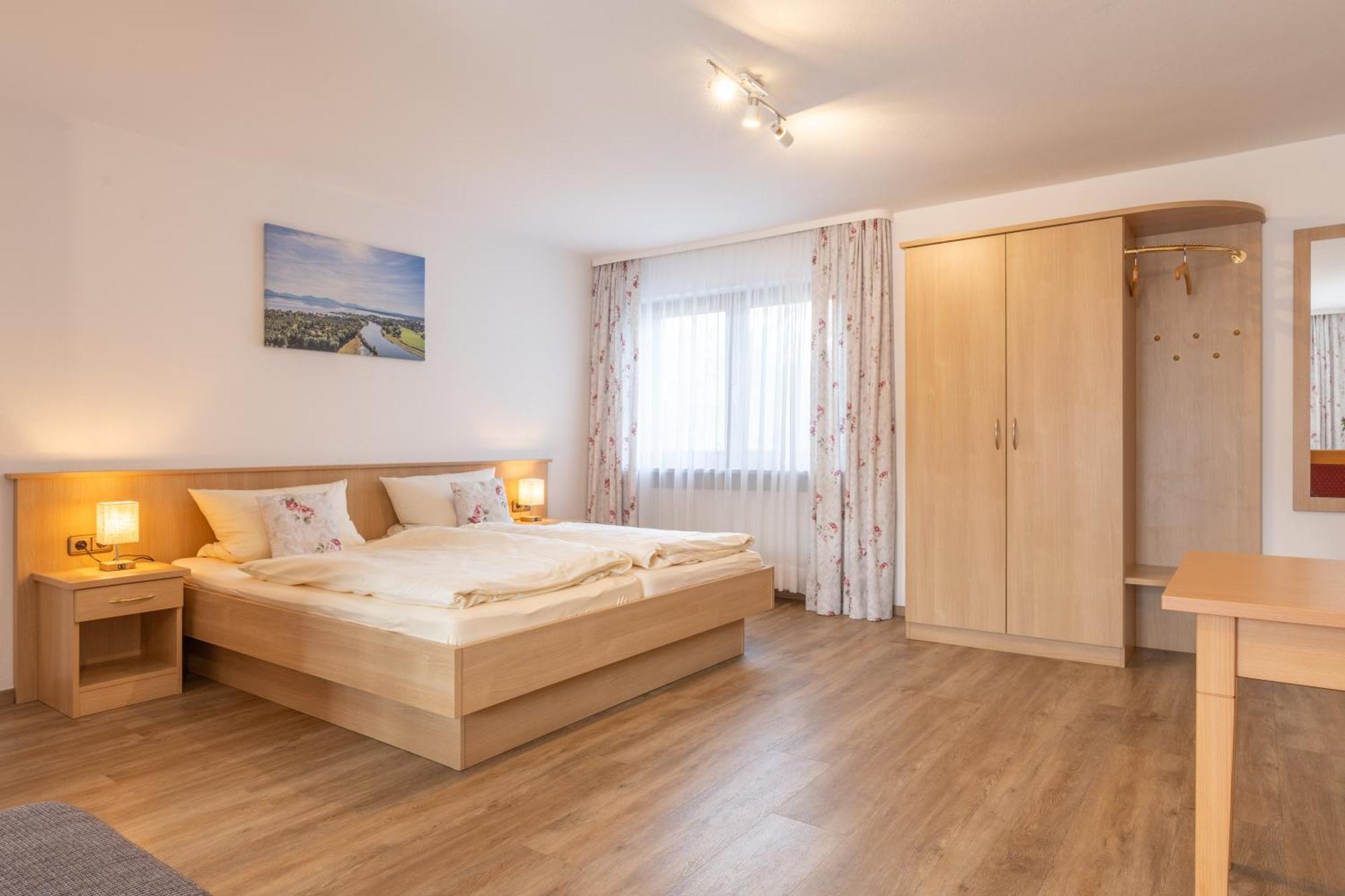 Gaeste- Und Apartmenthaus Wiesholler Химинг Экстерьер фото